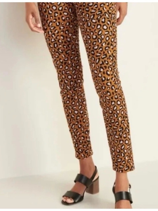 Old Navy Pants - Old Navy Pixie Mid Rise Angle Animal Print Leopard size 2